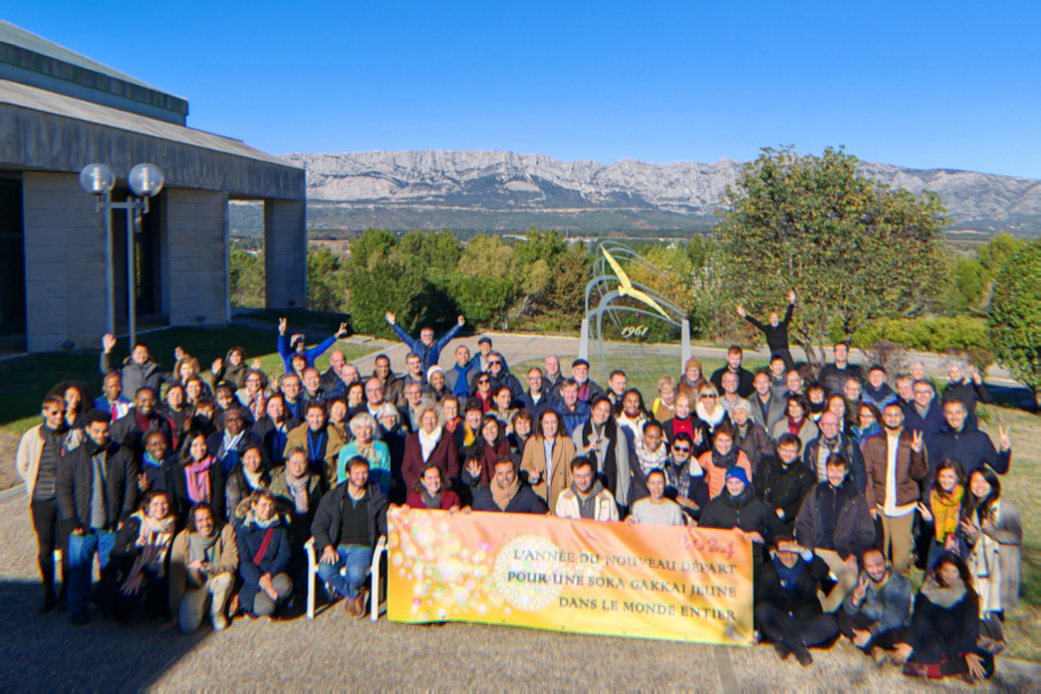 Participants d'un séminaire bouddhique au centre bouddhique Soka de Trets, Bouches-du-Rhône, 2023. Participants d'un séminaire bouddhique au centre bouddhique Soka de Trets, Bouches-du-Rhône, 2023.