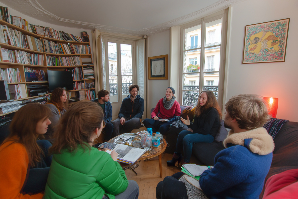 Une réunion de discussion. Réunion de discussion.